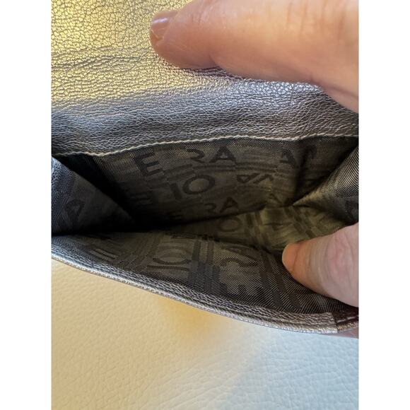 Salvatore Ferragamo metallic leather Gancini bifold wallet - Picture 6 of 12